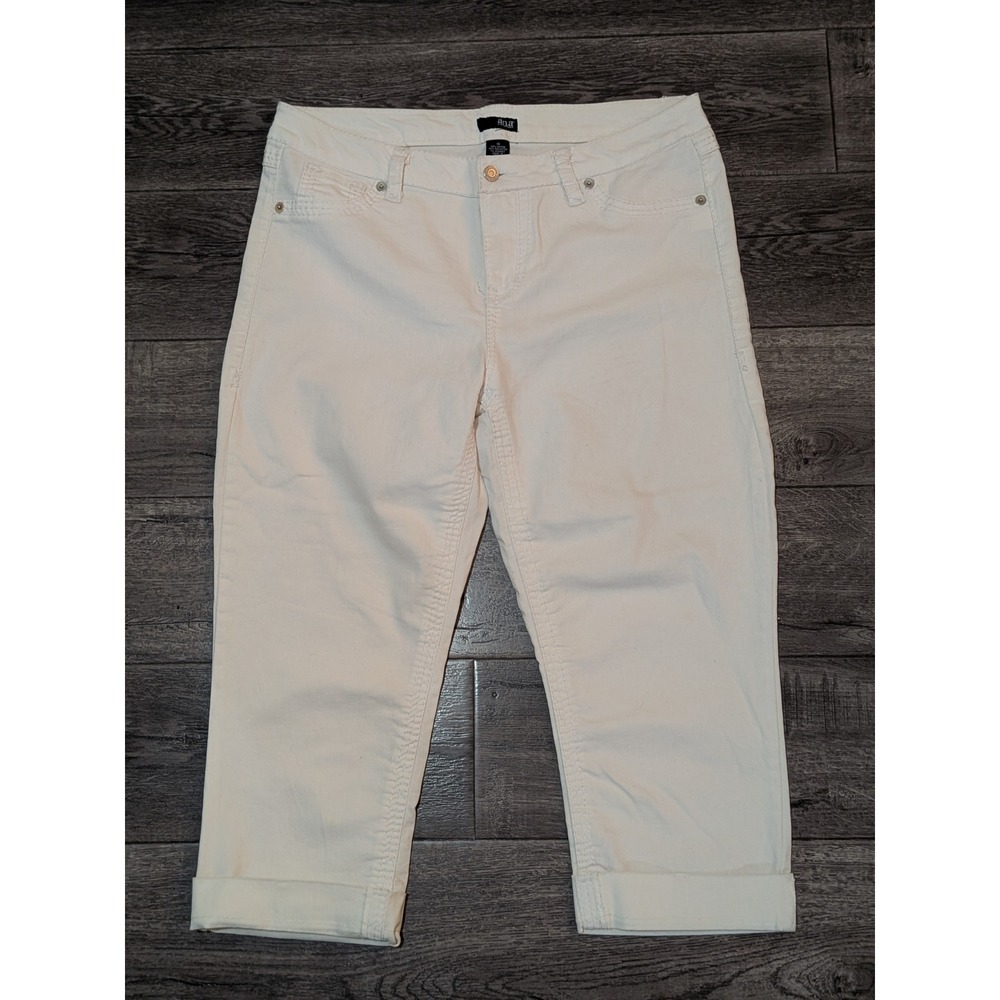 Women's White Capri Jeans Size 16 Stretch Denim Cuffed Cropped Pants Mid Rise